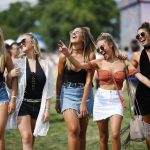 6 Rekomendasi Fashion Saat Menonton Festival Bluegrass
